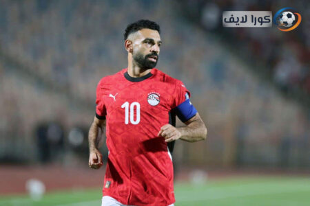 شعار كأس الأمم الأفريقية 2025 مع علم المملكة المتحدة والقناة الرابعة، يرمز للبث المجاني للبطولة.