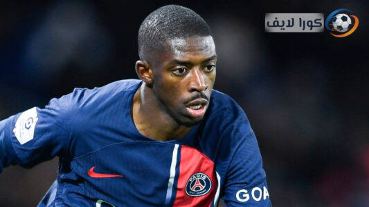 شعار الدوري الفرنسي Ligue 1 مع كرة قدم تتدحرج على أرضية ملعب، يرمز لموسم 2025/26