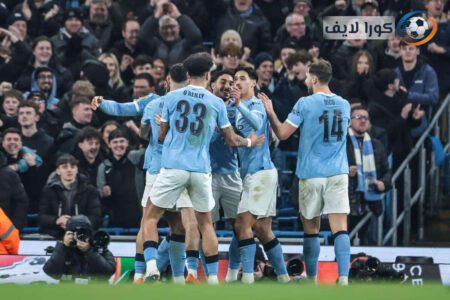 لاعبو مانشستر سيتي يحتفلون بعد هدف أمام نيوكاسل في نصف نهائي كأس الرابطة