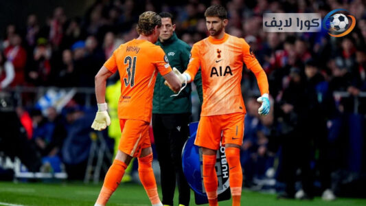 جو هارت وإيغور تودور وأنتونين كينسكي في مباراة توتنهام بدوري الأبطال