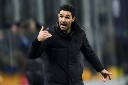 ميكيل أرتيتا مدرب أرسنال يتحدث بحماس بعد مباراة كأس الاتحاد الإنجليزي.