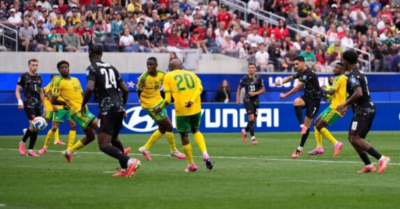 احتفال ستيفن يوستاكيو بهدف الفوز لكندا ضد جنوب أفريقيا في كأس العالم 2026