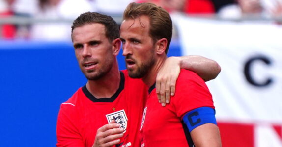 هاري كين يحتفل بهدفه في مرمى نيوزيلندا خلال مباراة إنجلترا الودية لكأس العالم 2026