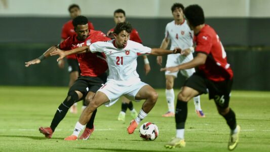 لاعبي المنتخب الأردني تحت 20 عامًا في مباراة ودية ضد منتخب مصر للشباب